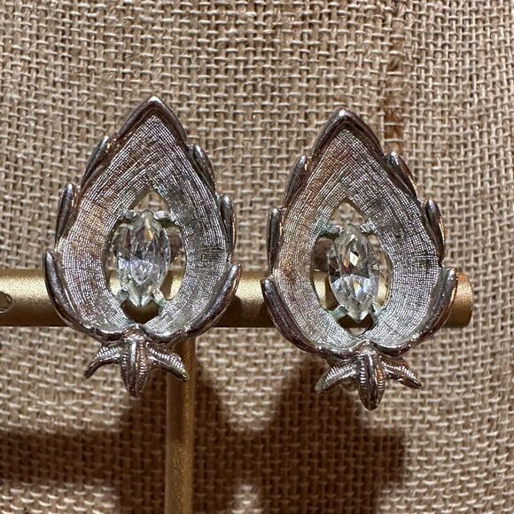 Vintage Signed Sarah Coventry Rhinestone Brushed Silver Tone Clip on Earrings - Picture 2 of 7